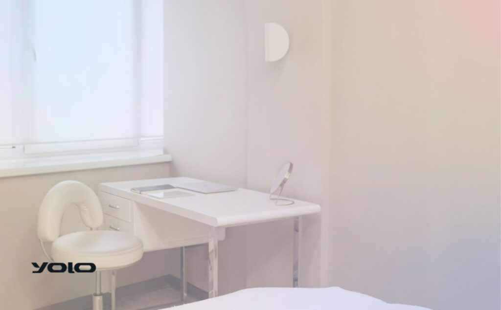 كيف يبسط نظام YOLO Clinic الإدارة المالية وإصدار الفواتير والتقارير؟