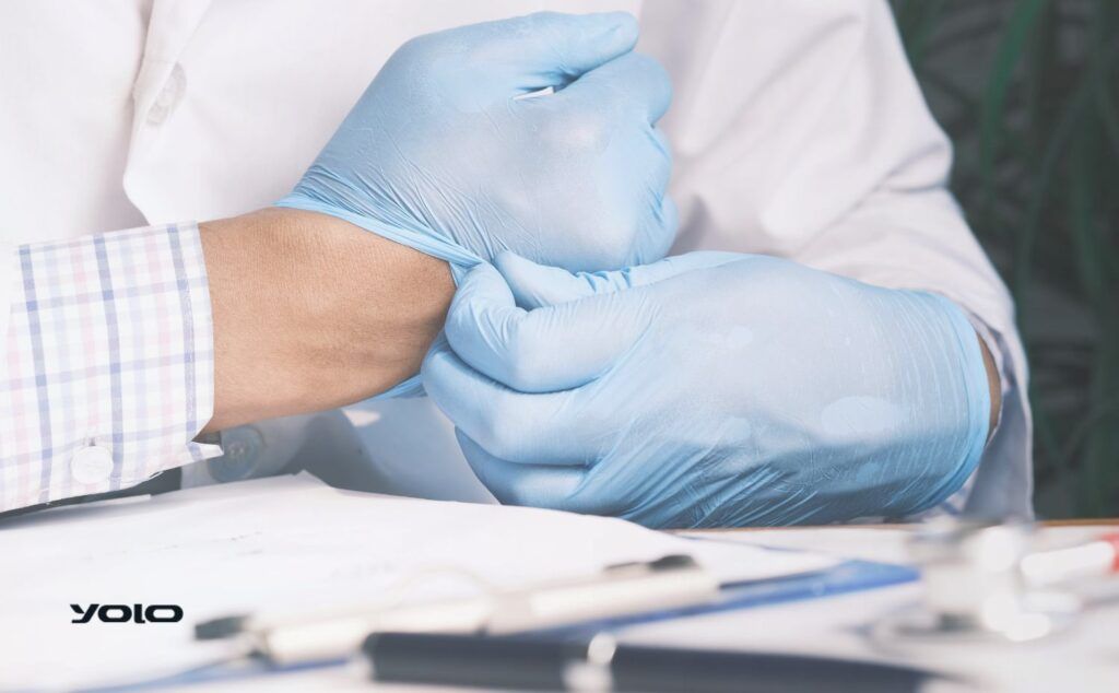 كيف يساعد الربط الإلكتروني بين الفروع في تقليل هدر المخزون والأدوية؟